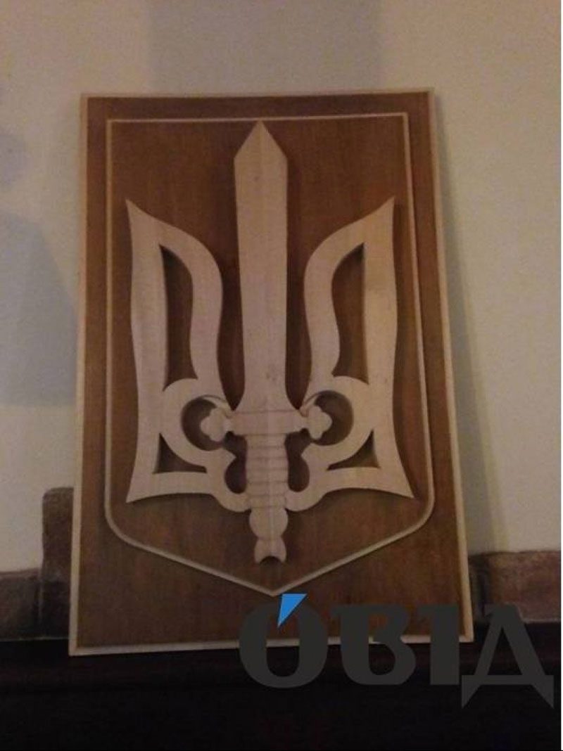 Полька купила і почепила тризуб в Тернополі. Попередній спалив її син - Заборона 25032018 news maty polyaka 3 - Полька купила і почепила тризуб в Тернополі. Попередній спалив її син - Заборона