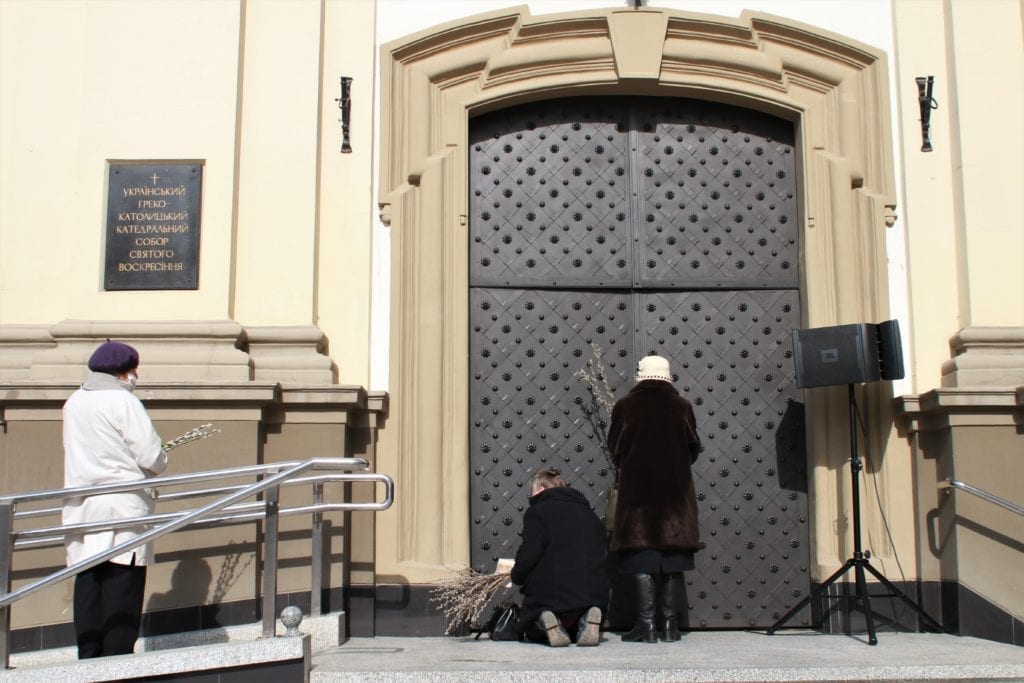 <b>Чутки поширюються швидше за вірус.</b> Репортаж з Івано-Франківська, де найвища смертність від COVID–19 - Заборона 7 2 1024x683 - <b>Чутки поширюються швидше за вірус.</b> Репортаж з Івано-Франківська, де найвища смертність від COVID–19 - Заборона