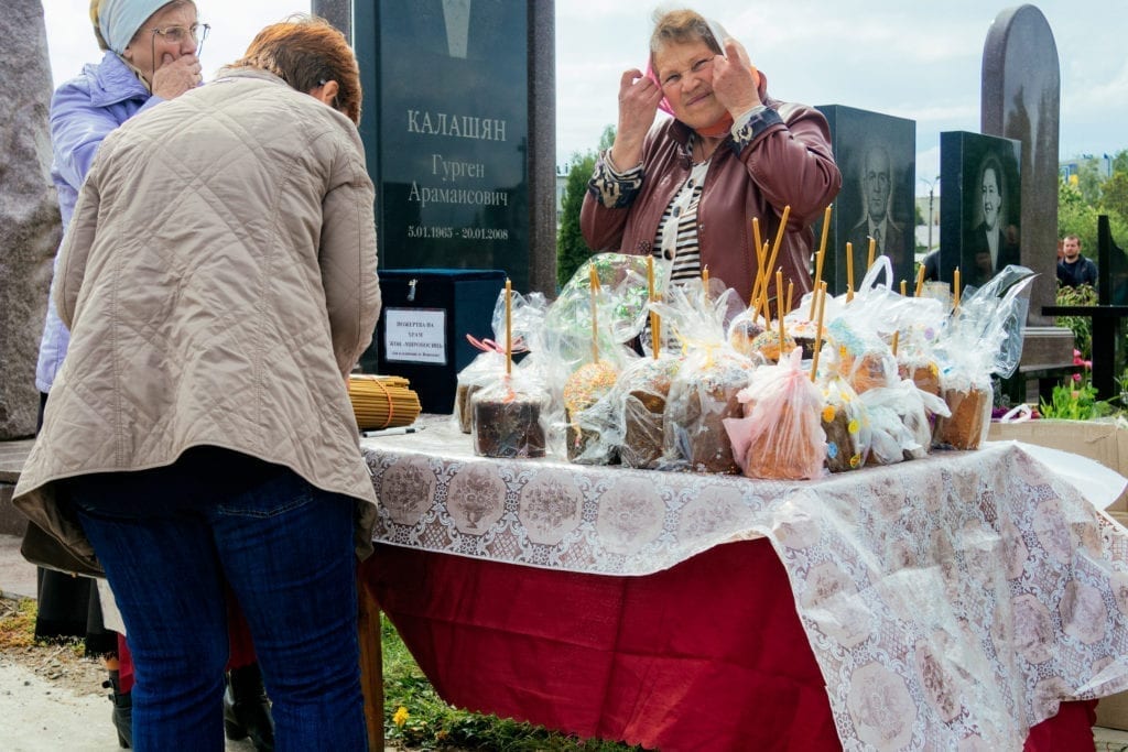 <b>В Украине проходят Гробки, когда люди устраивают трапезы на кладбищах.</b> Объясняем, что это за традиция - Заборона igor gora 1024x683 - <b>В Украине проходят Гробки, когда люди устраивают трапезы на кладбищах.</b> Объясняем, что это за традиция - Заборона