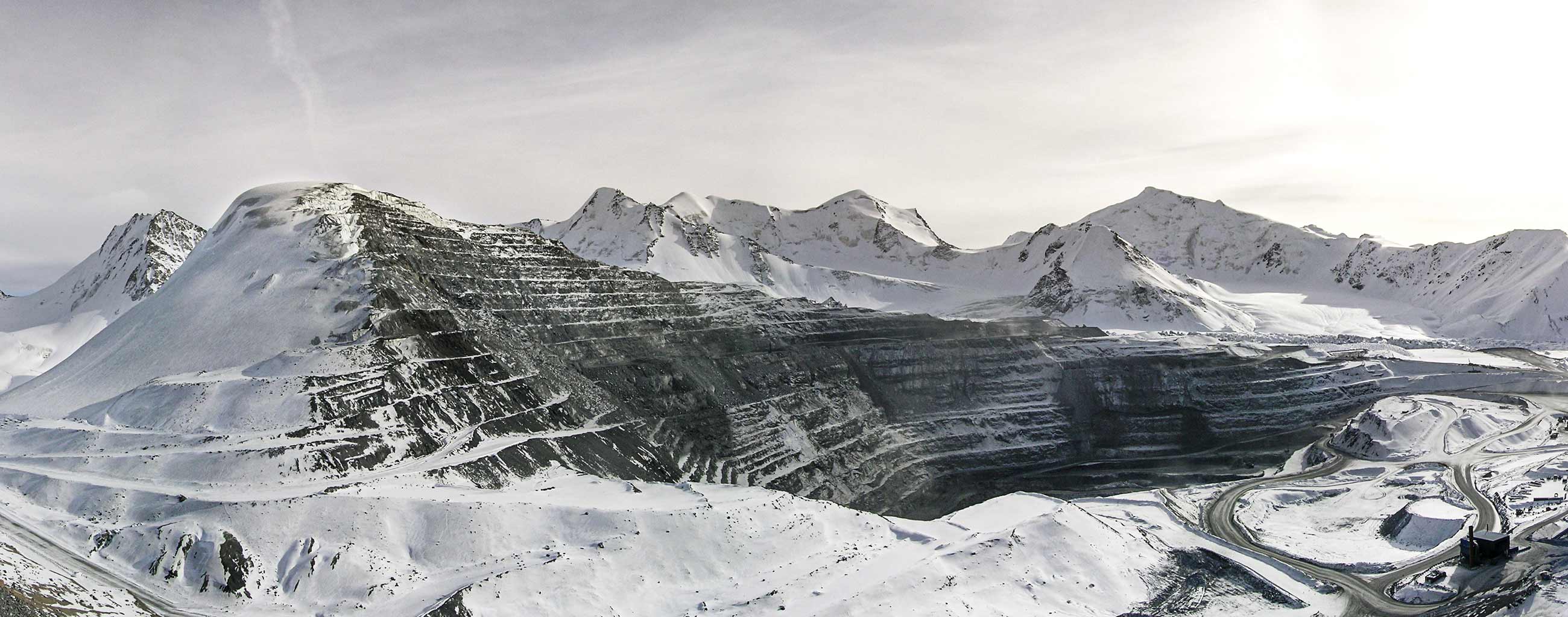 Panorama of the Kumtor gold mine. Photo: Micheal Karavanov / Wikimedia