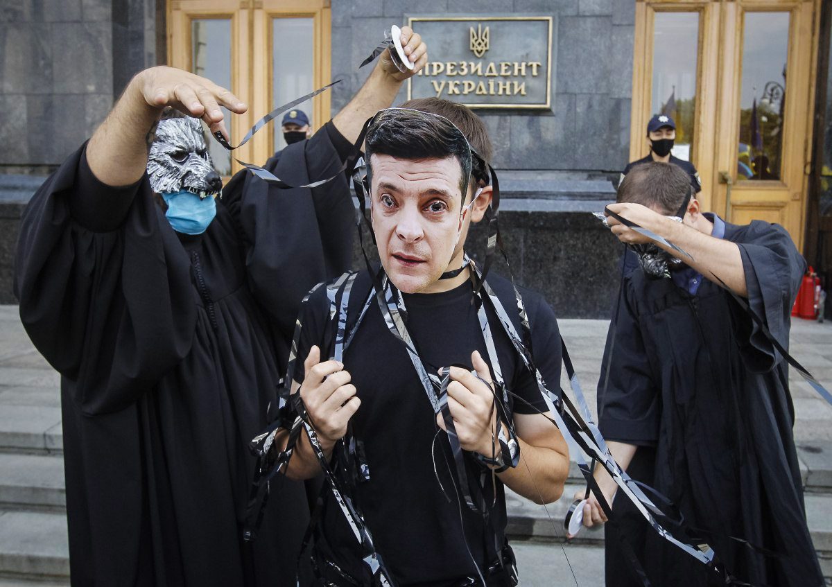 Окружной админсуд Киева годами пытался захватить власть в Украине — теперь его полномочия хотят ограничить. Рассказываем, как он стал символом упадка правосудия