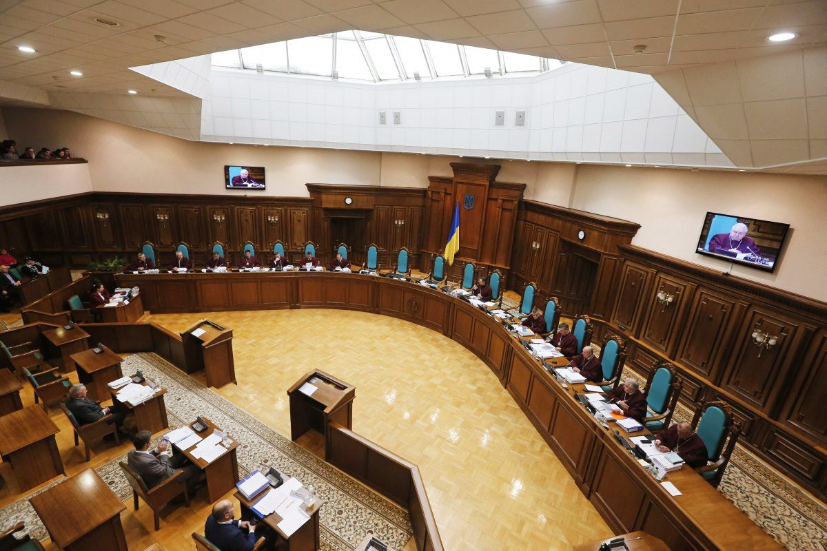 Окружний адмінсуд Києва роками намагався захопити владу в Україні — тепер його повноваження хочуть обмежити. Розповідаємо, як він став символом занепаду правосуддя