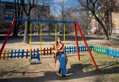 «У мами була депресія, її треба було рятувати». Що відбувається, коли дитина має відповідати за батьків