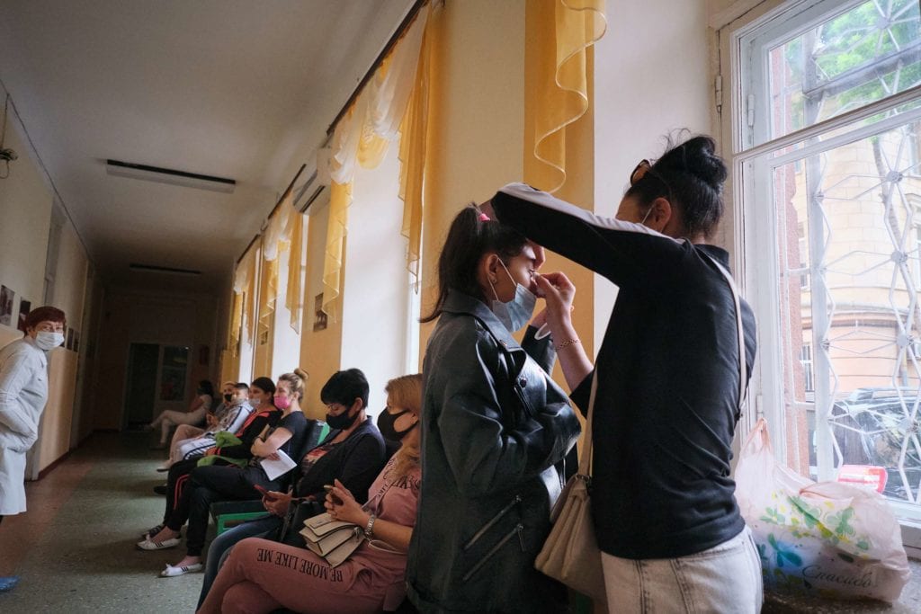 <b>Доктор Бабуся.</b> Офтальмологиня пів століття працює в Інституті офтальмології — фотоісторія Заборони - Заборона hallgrimsson doctor babushka 16 1 1024x683 - <b>Доктор Бабуся.</b> Офтальмологиня пів століття працює в Інституті офтальмології — фотоісторія Заборони - Заборона