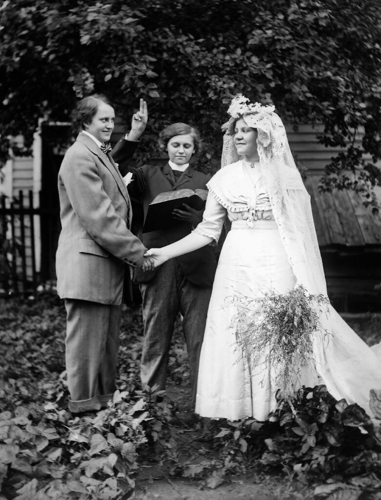 Шлюбна церемонія двох жінок, 1920 рік