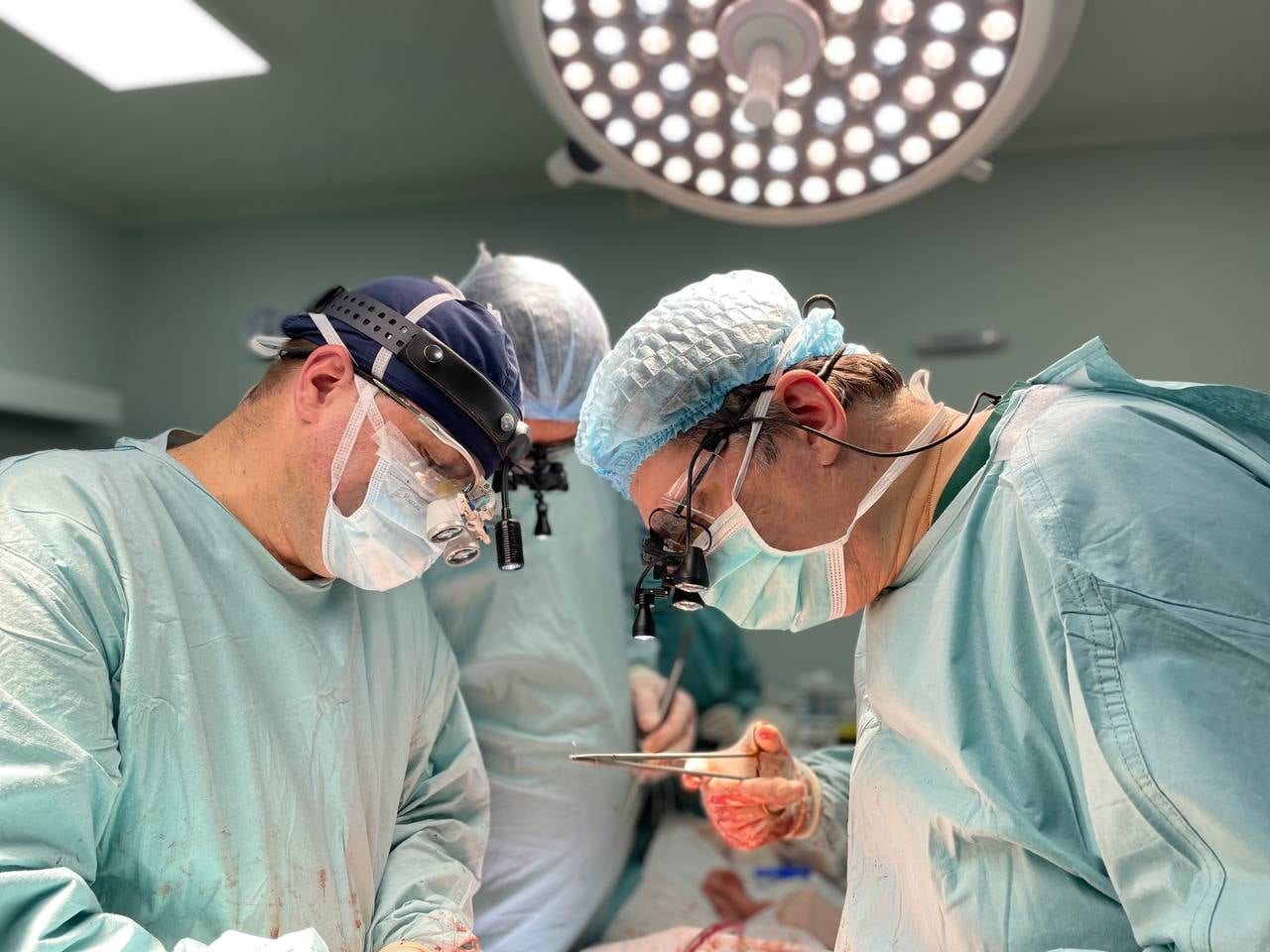 Працівники Національного інституту хірургії та трансплантології імені Шалімова разом з медиками Ковельської лікарні трансплантують органи
