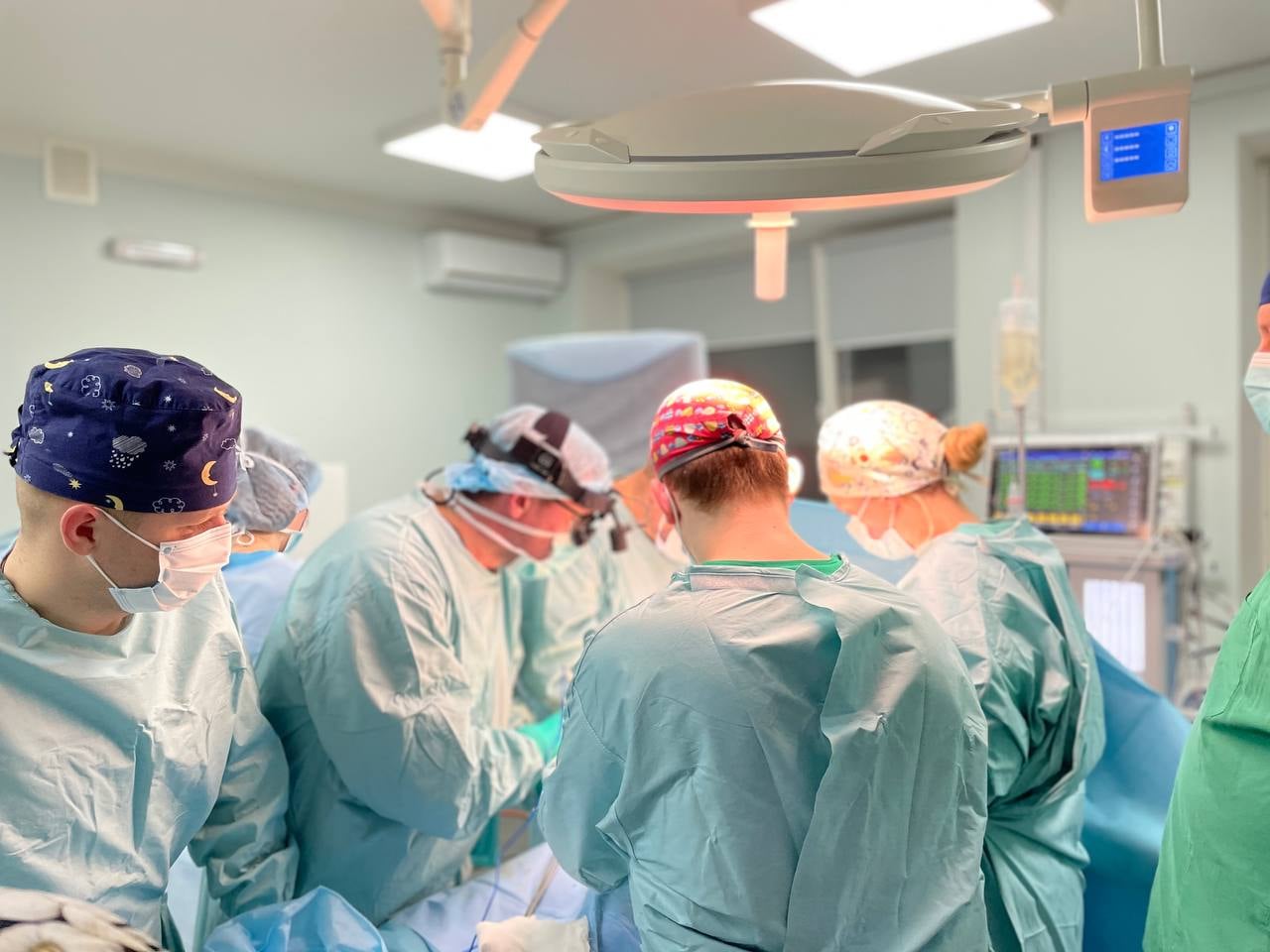 Працівники Національного інституту хірургії та трансплантології імені Шалімова разом з медиками Ковельської лікарні трансплантують органи
