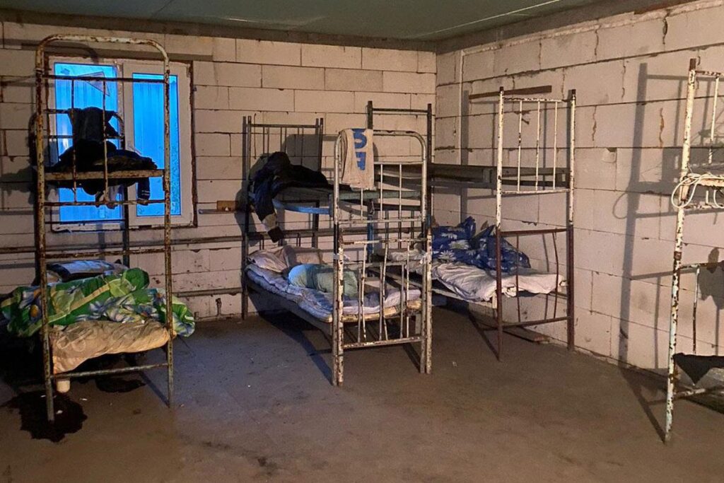 <b>Хотели работу — потеряли свободу.</b> Как украинцы попадают в трудовое рабство и почему эта проблема шире, чем кажется - Заборона slavery 01 1024x683 - <b>Хотели работу — потеряли свободу.</b> Как украинцы попадают в трудовое рабство и почему эта проблема шире, чем кажется - Заборона