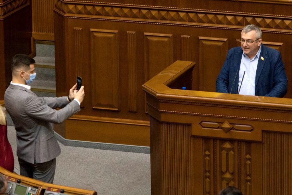 <b>«Білі» смартфони та сімки за паспортом.</b> Як українців хочуть захистити від шахраїв і чому це може не допомогти - Заборона 1025903 1024x683 - <b>«Білі» смартфони та сімки за паспортом.</b> Як українців хочуть захистити від шахраїв і чому це може не допомогти - Заборона