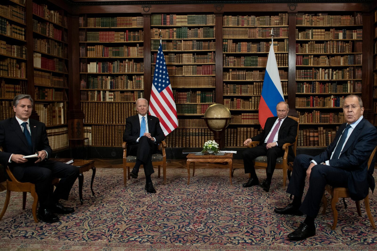 Джо Байден, Володимир Путін, Ентоні Блінкен і Сергій Лавров