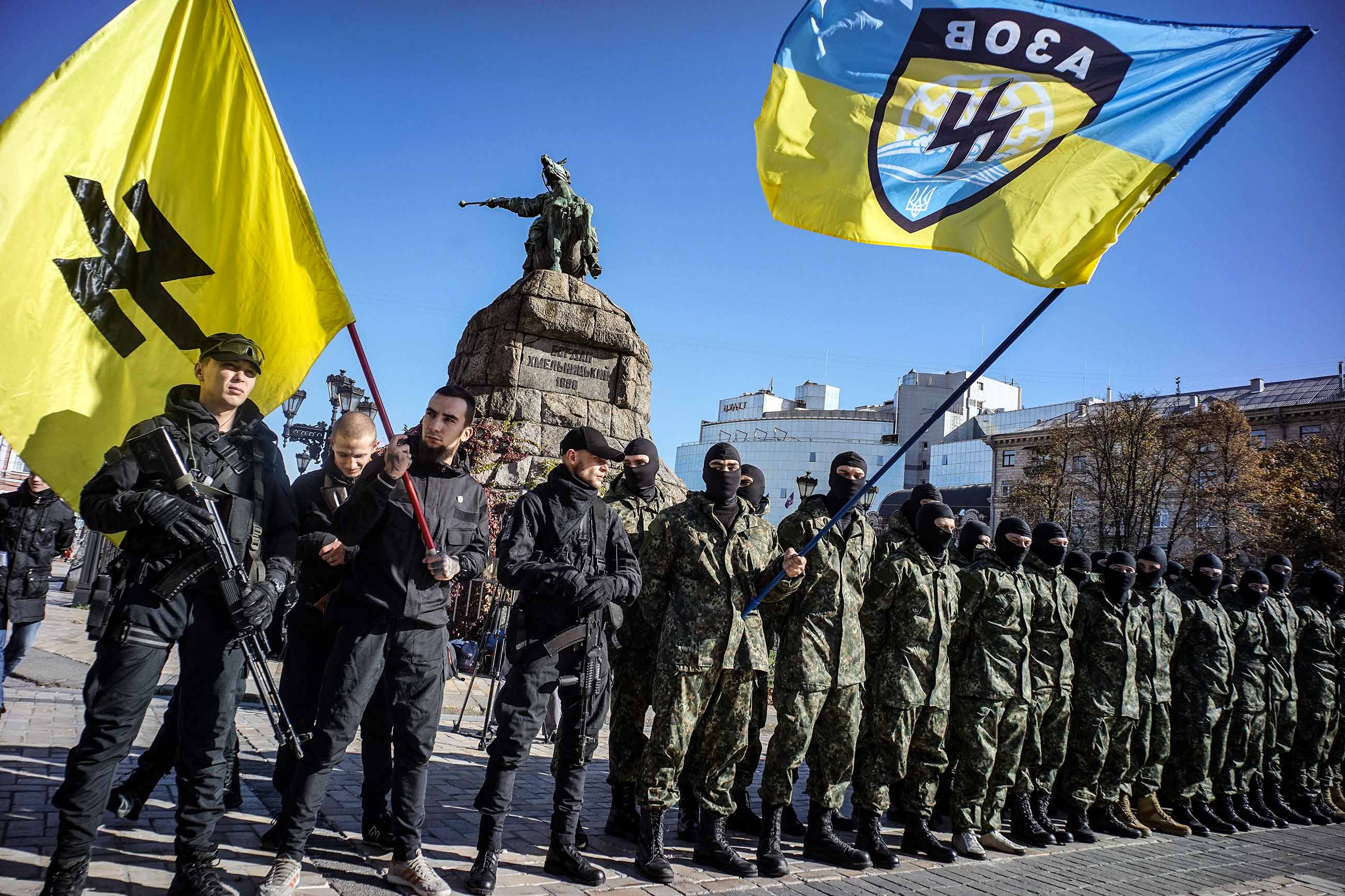 Украинский флаг со свастикой фото