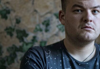 «Внук із Томська» Сергій Самборський про смерть бабусі та втечу з Росії