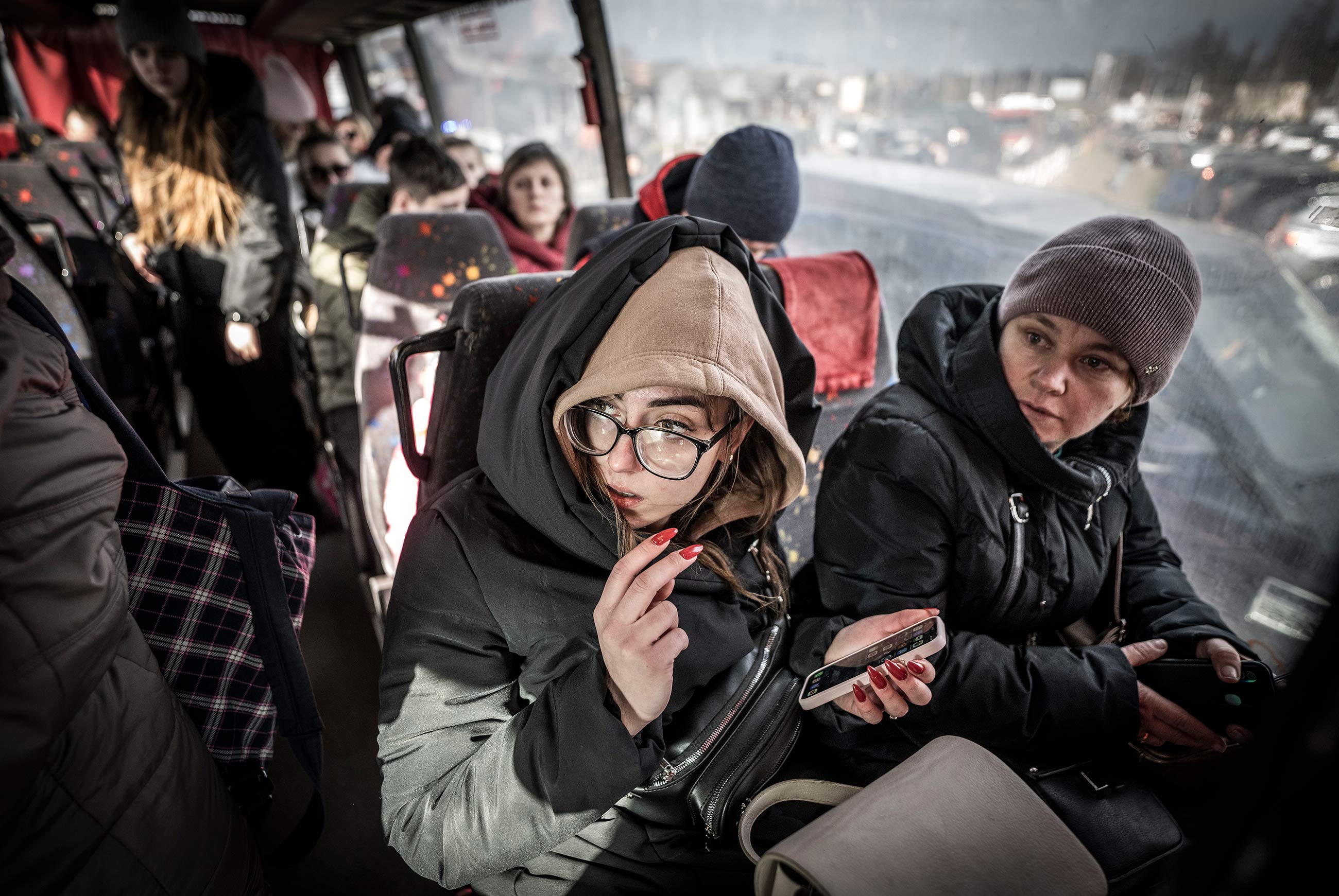 Через війну Україну залишили понад 350 тисяч людей. Показуємо, чим сьогодні живуть біженці