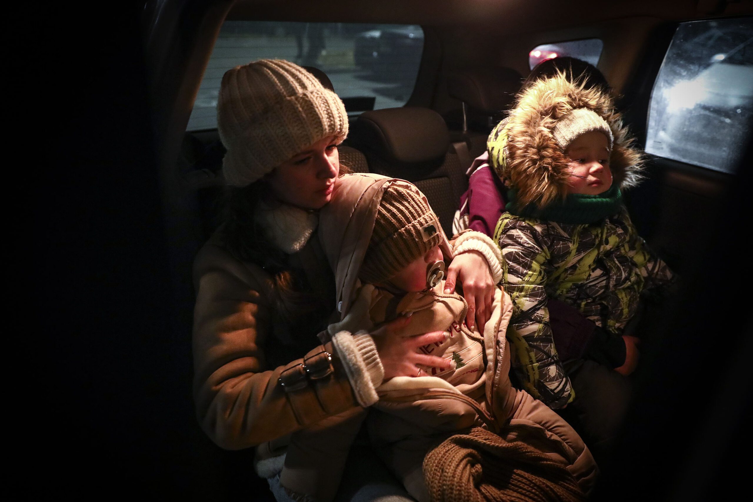Через війну Україну залишили понад 350 тисяч людей. Показуємо, чим сьогодні живуть біженці