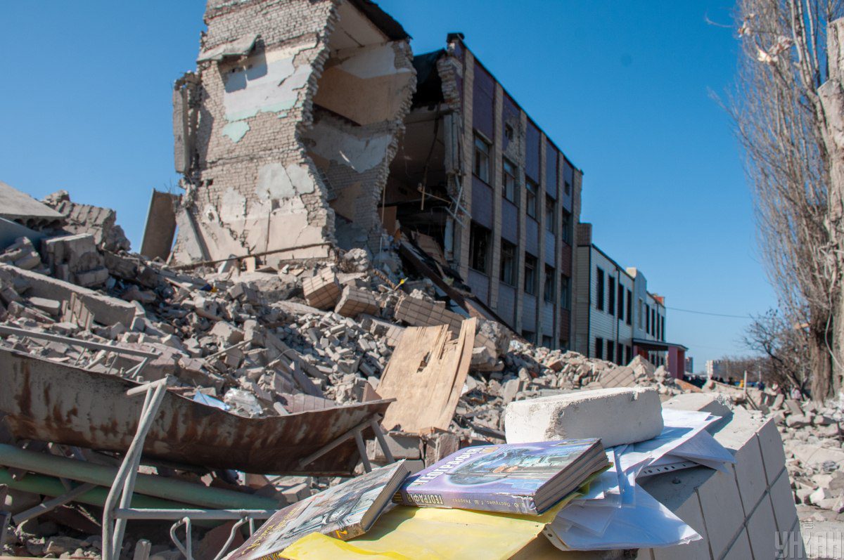 Зруйнована школа у Харкові