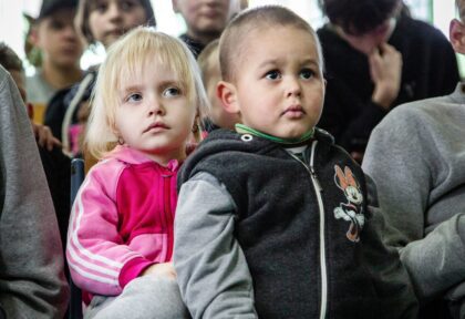 Кожен дорослий — це «мама» і «тато». Як від війни рятують дітей з сиротинців