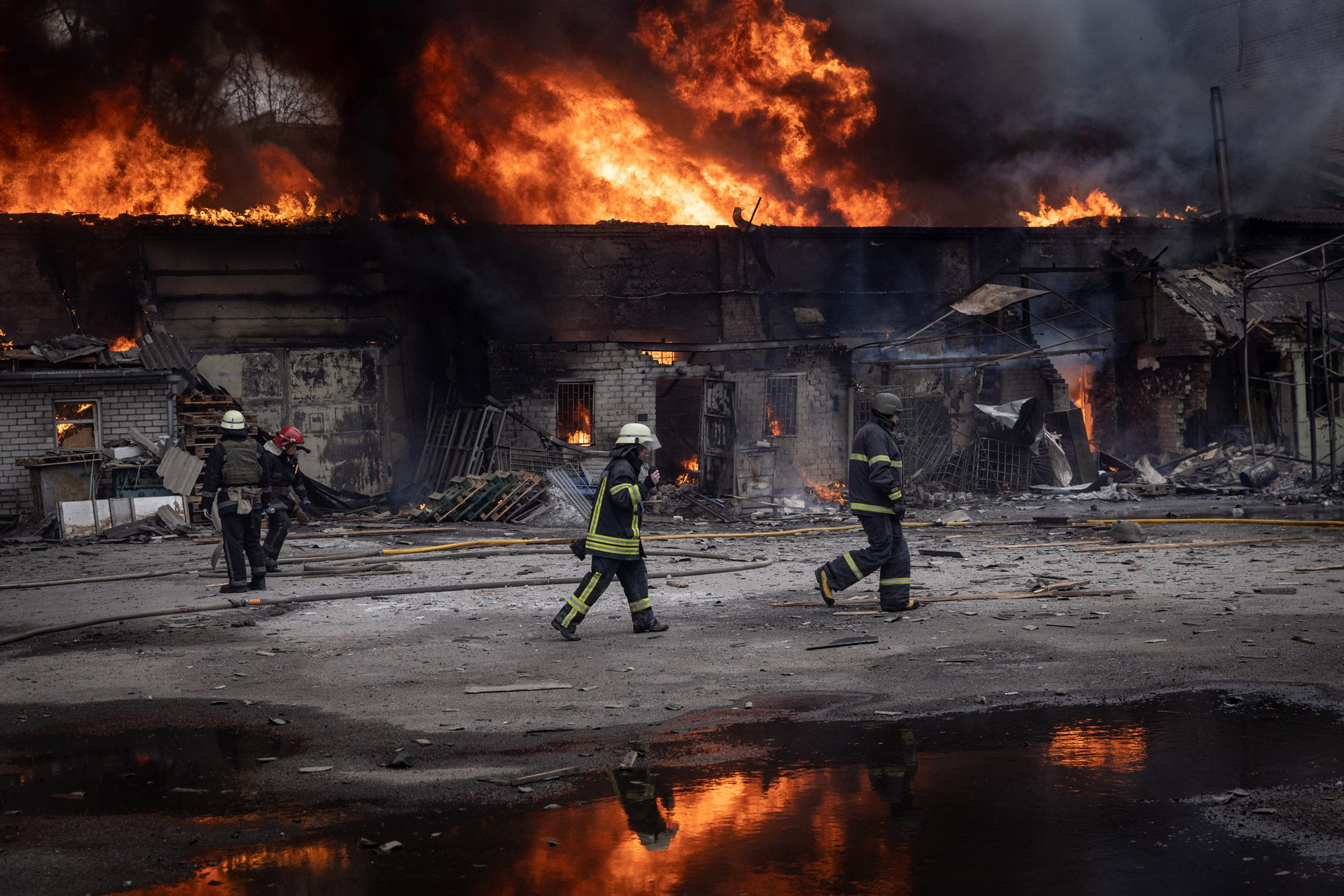 Обстріли в Харкові: як працюють комунальні служби, ДСНС та волонтери