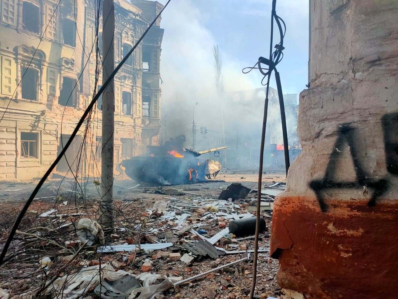 Історія одного підвалу в Маріуполі. Як сусіди допомагали один одному вижити у нестерпних умовах