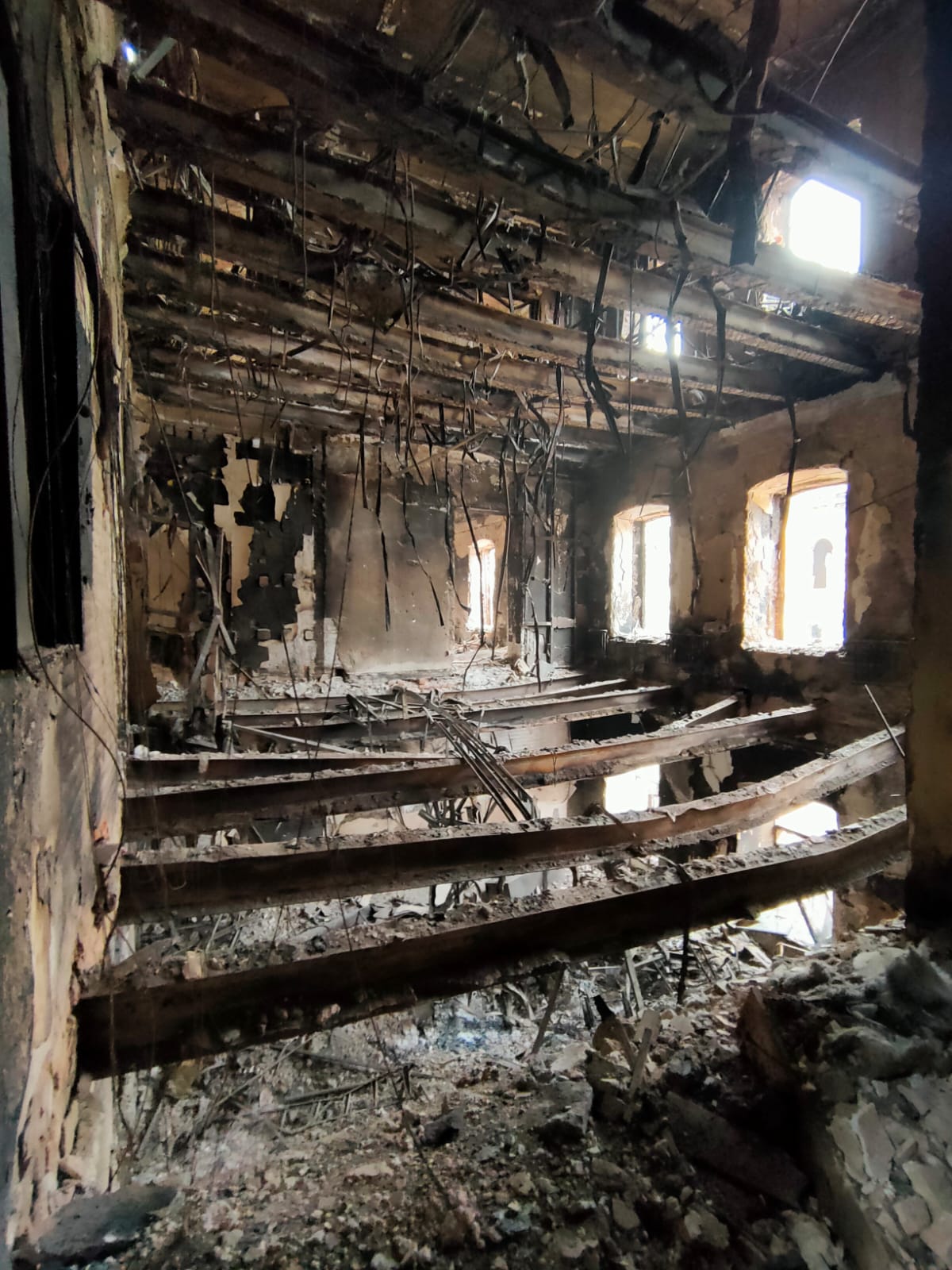 Історія одного підвалу в Маріуполі. Як сусіди допомагали один одному вижити у нестерпних умовах