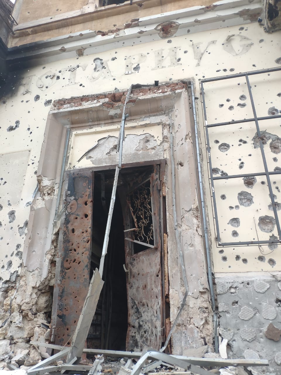 Історія одного підвалу в Маріуполі. Як сусіди допомагали один одному вижити у нестерпних умовах