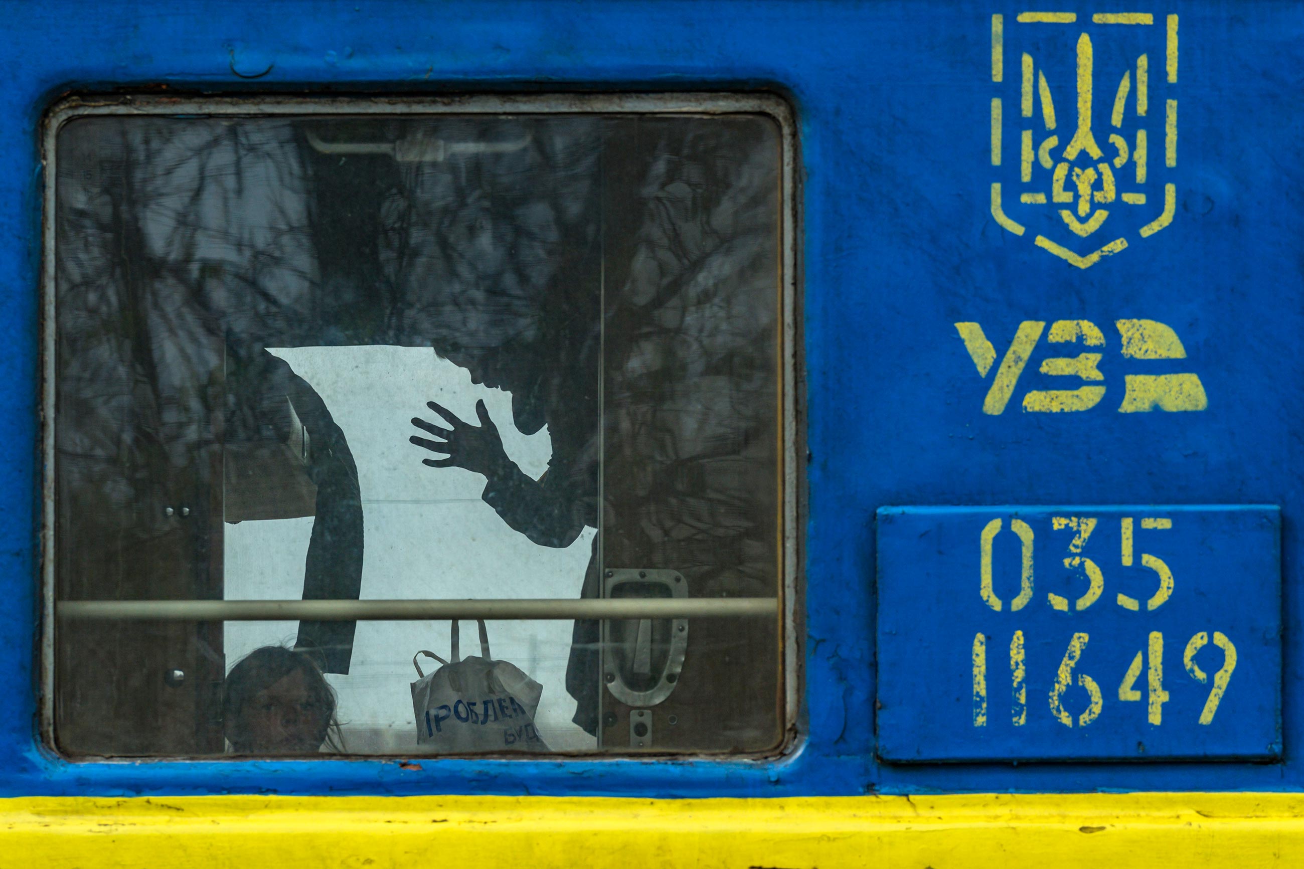 Хто і як евакуює українців з Донбасу? Волонтери, Укрзалізниця, ДСНС