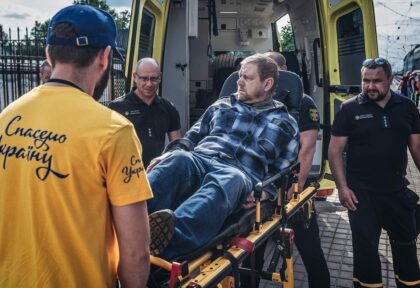 Хто і як евакуює українців з Донбасу? Волонтери, Укрзалізниця, ДСНС