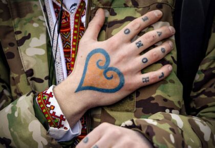 Татуювання під час війни: прояв ідентичності чи загроза життю?