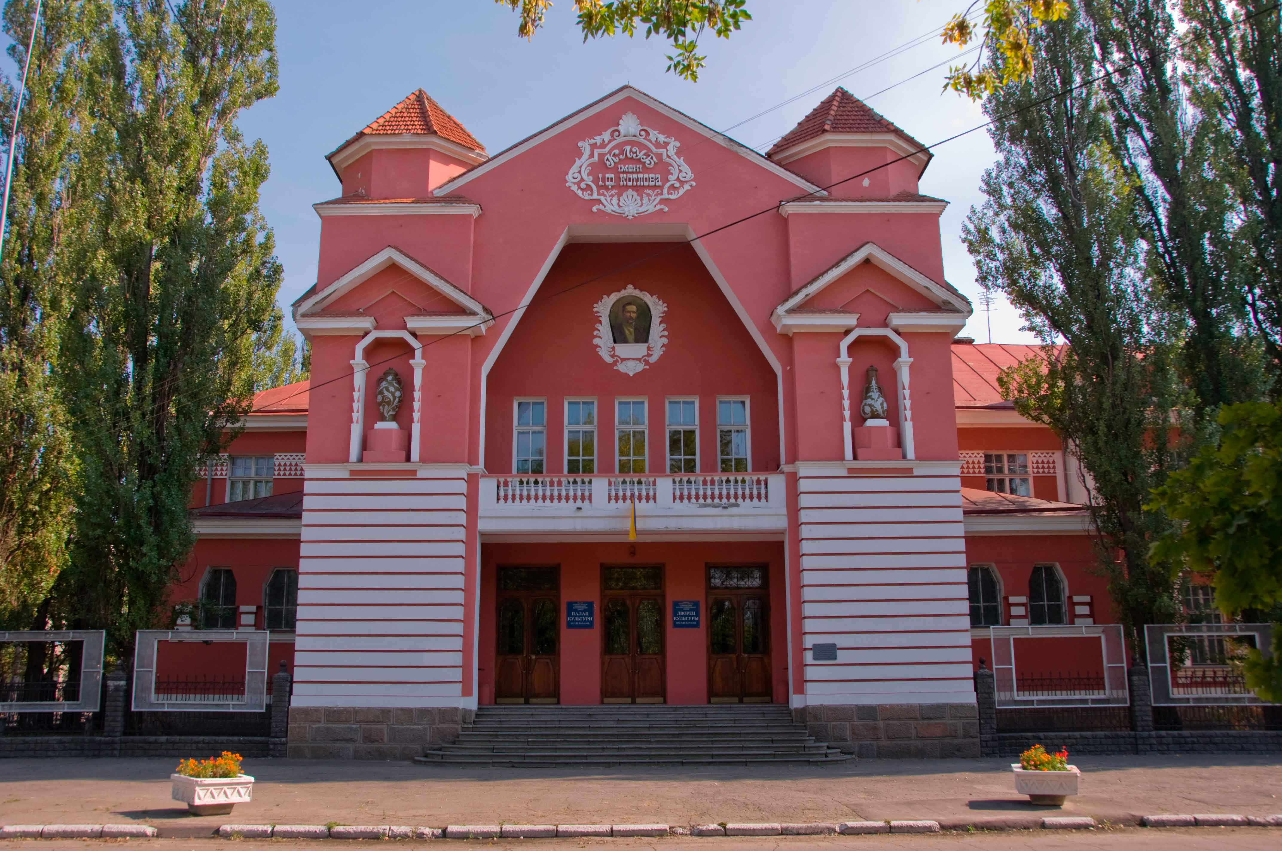 Кременчук і війна: архітектура, Крюків, міст через Дніпро