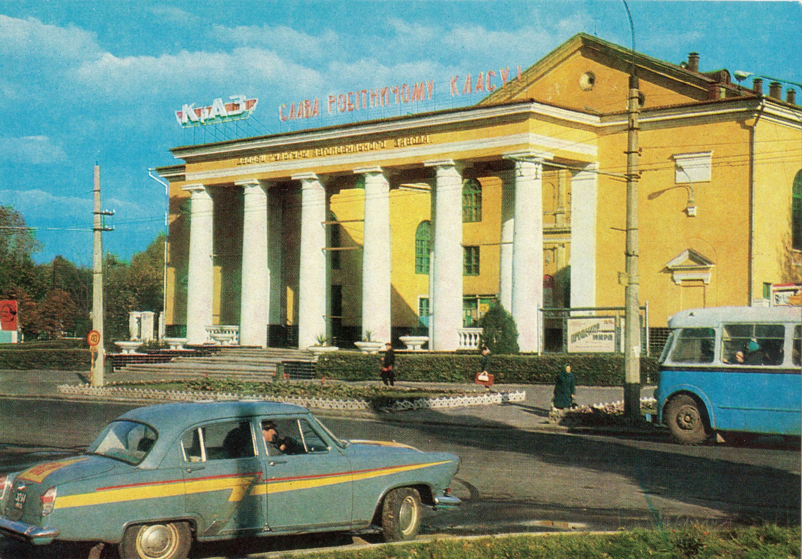 Кременчук і війна: архітектура, Крюків, міст через Дніпро