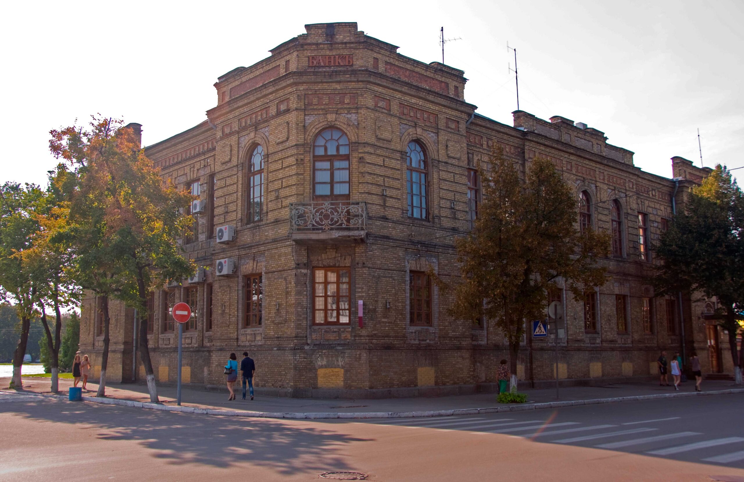 Кременчук і війна: архітектура, Крюків, міст через Дніпро