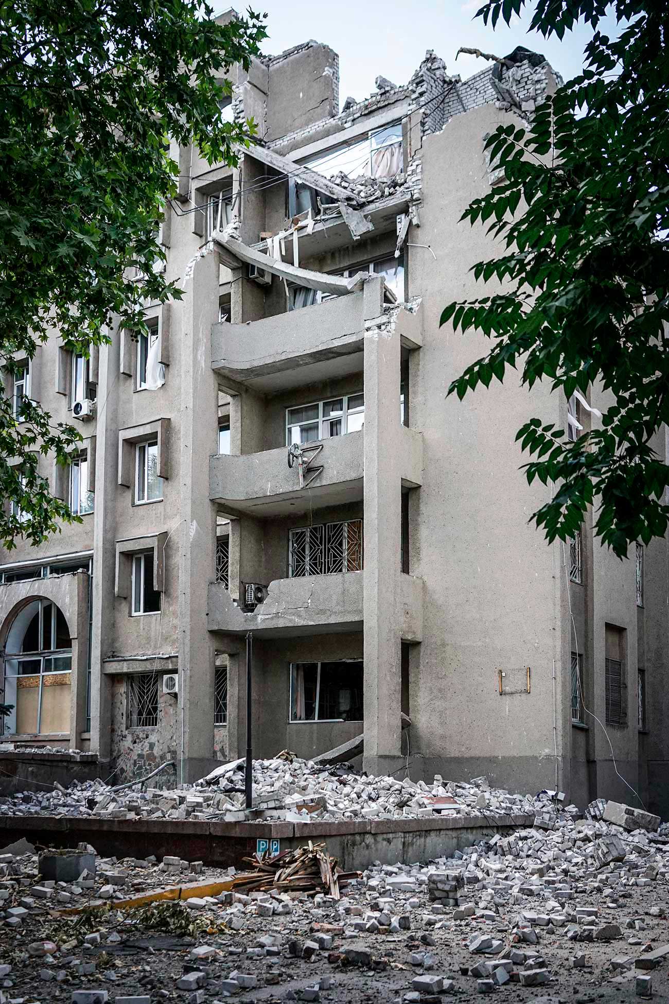 Миколаїв і гуманітарна катастрофа: як мешканці справляються с безробіттям і нестачею їжі та води