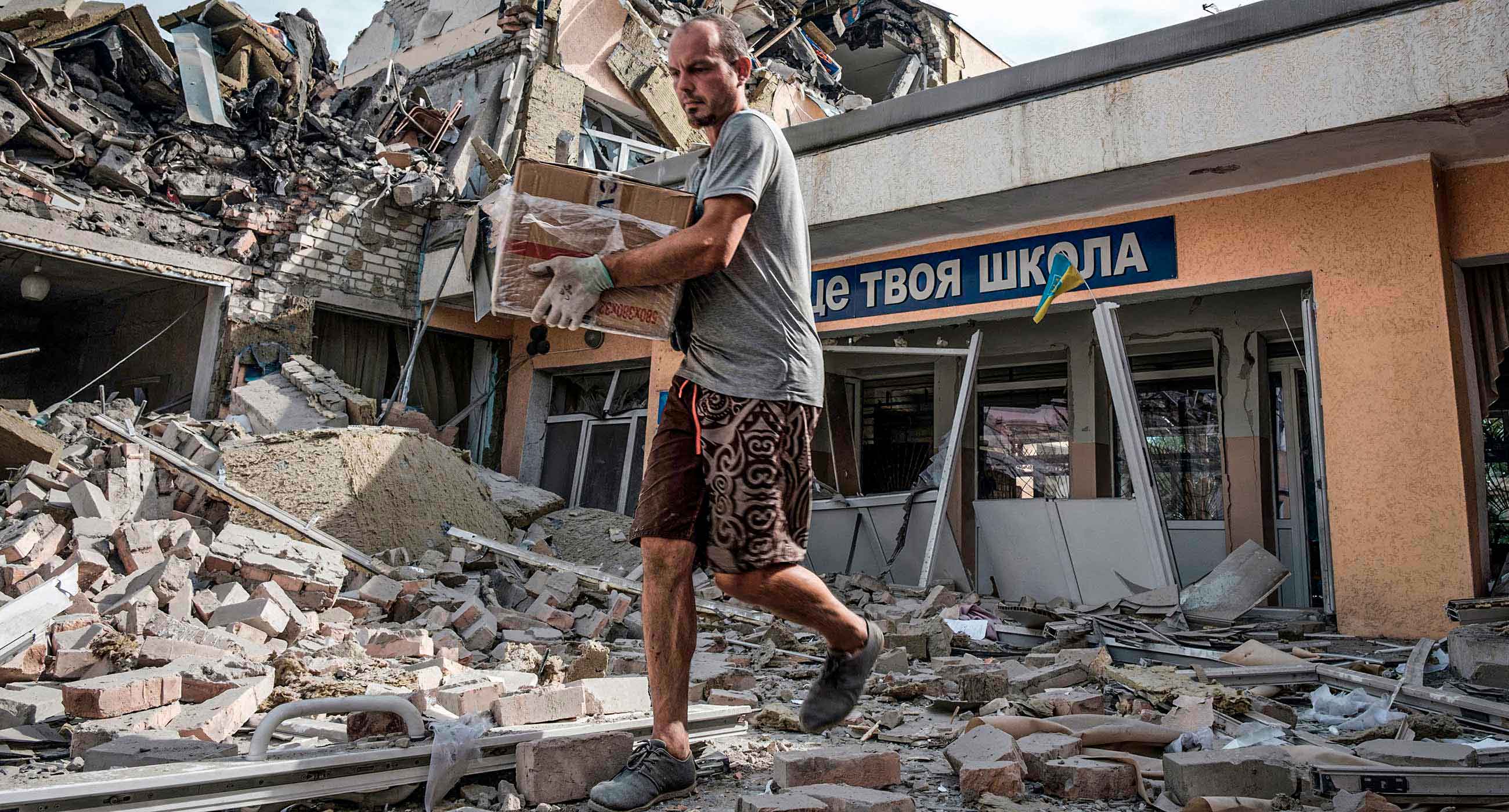 Школярі без шкіл, школи без школярів: день знань 2022