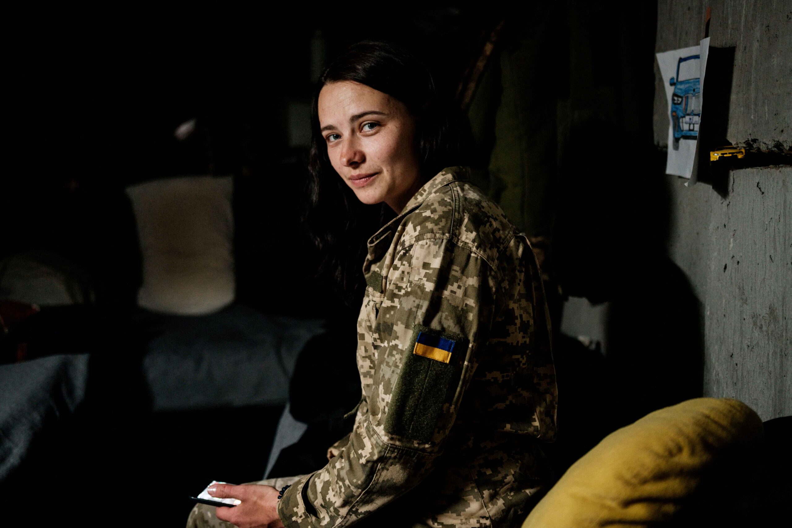 Військовий облік для жінок: чи зможуть українки виїжджати за кордон та чи можлива їх мобілізація?
