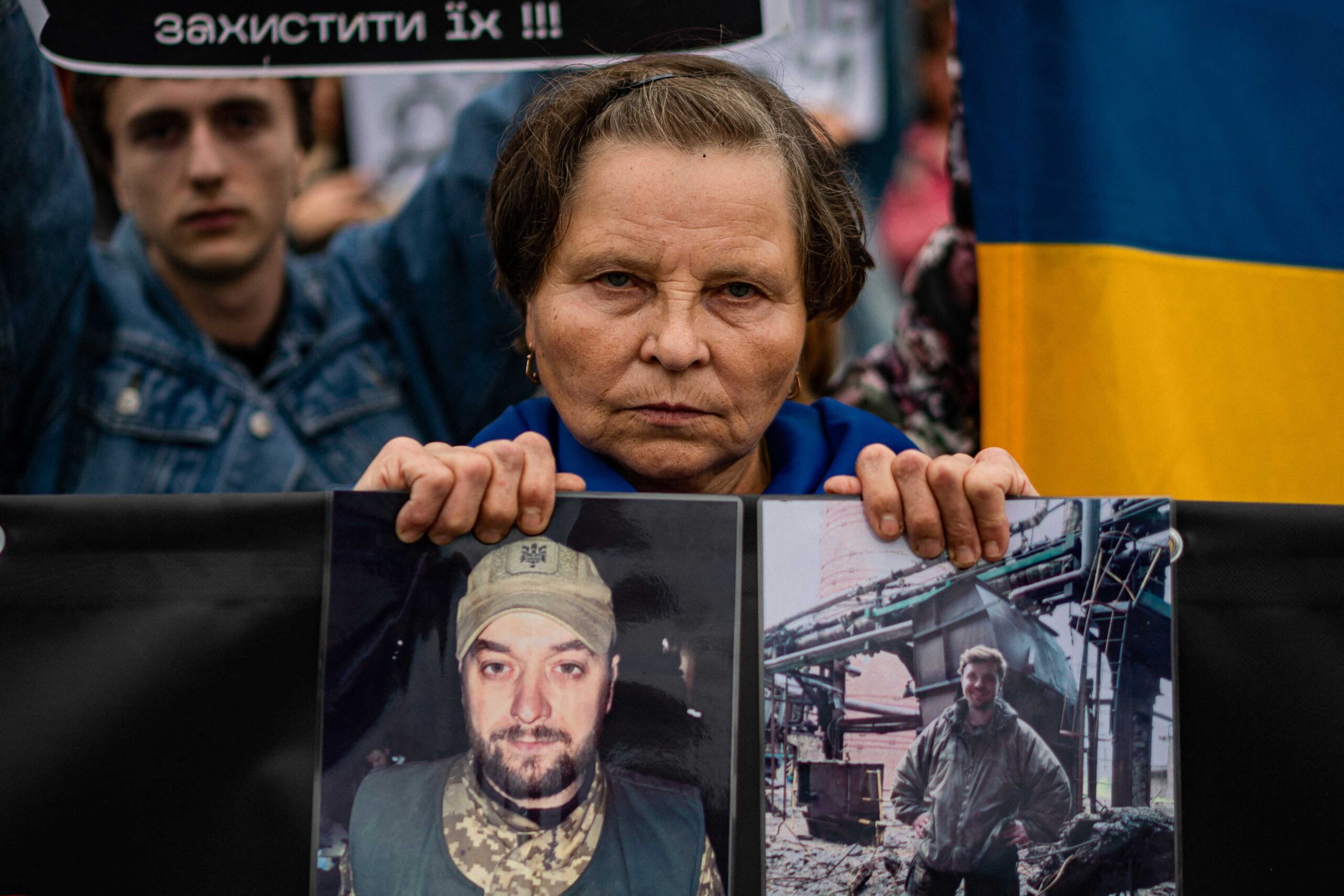 Тисячі українських комбатантів і цивільних залишаються полоненими. Який захист їм (та їхнім сім’ям) надає держава?