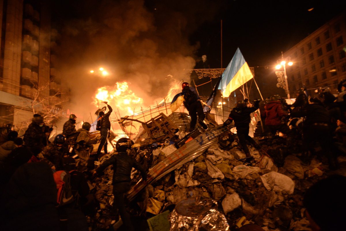 Барикадні бої 18 лютого 2014 року на Майдані незалежності під час Революції гідності. Деколонізація