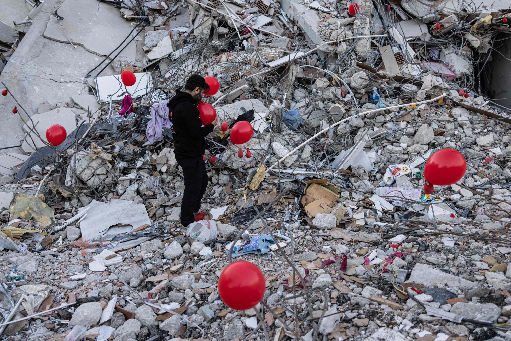 Руїни від серії землетрусів у Туреччині