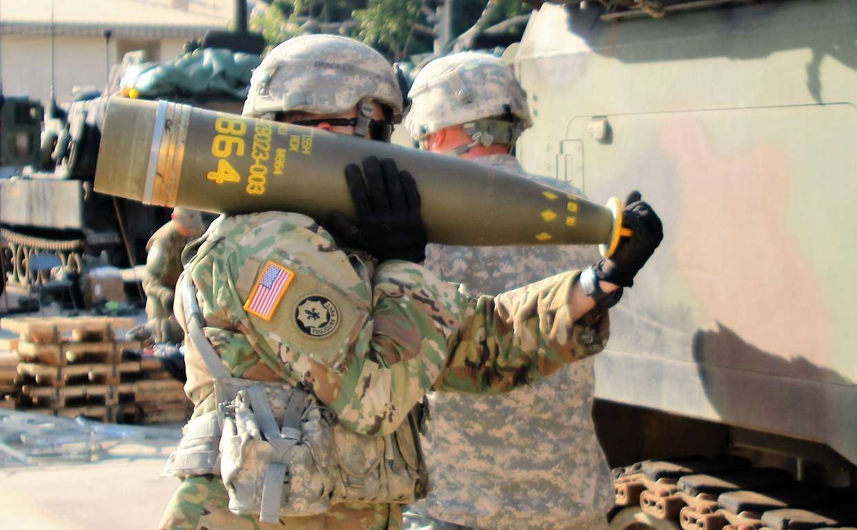 США передадуть Україні касетні боєприпаси